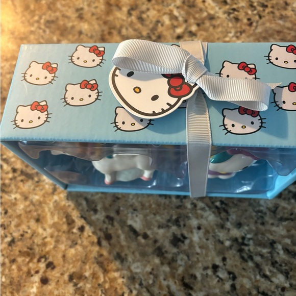 Hello Kitty Ceramic Salt and Pepper Shakers - Picture 2 of 4